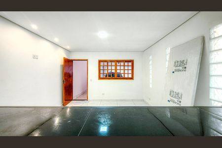 Casa para alugar com 200m², 4 quartos e 4 vagas Casa para alugar com 200m², 4 quartos e 4 vagasSala
