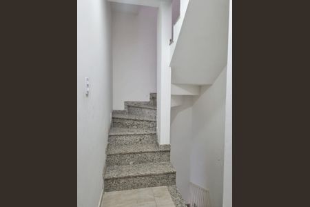 Casa à venda com 130m², 3 quartos e 2 vagasEscada