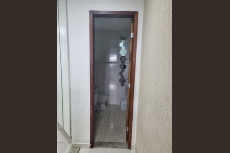 Casa à venda com 130m², 3 quartos e 2 vagasBanheiro