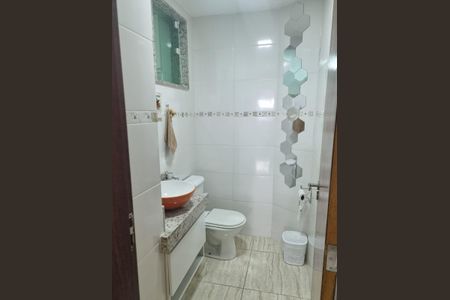 Casa à venda com 130m², 3 quartos e 2 vagasBanheiro