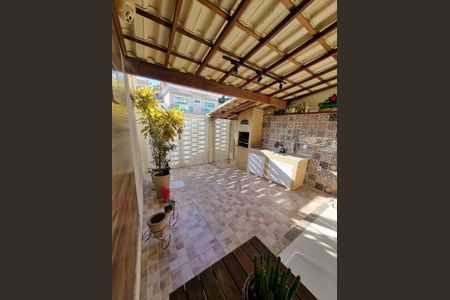 Casa à venda com 130m², 3 quartos e 2 vagasÁrea externa