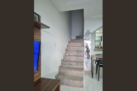Escada de casa à venda com 3 quartos, 130m² em Jacarepaguá, Rio de Janeiro