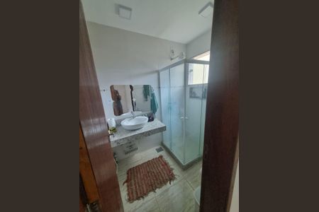 Casa à venda com 130m², 3 quartos e 2 vagasBanheiro