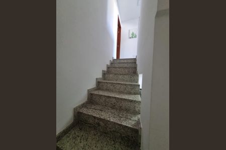 Casa à venda com 130m², 3 quartos e 2 vagasEscada