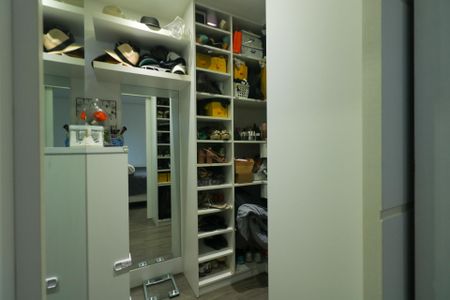Apartamento à venda com 113m², 2 quartos e 2 vagas Apartamento à venda com 113m², 2 quartos e 2 vagasCloset da Suíte 1