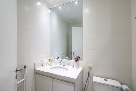 Apartamento à venda com 113m², 2 quartos e 2 vagas Apartamento à venda com 113m², 2 quartos e 2 vagasBanheiro da Suíte 2