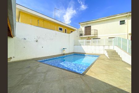 Casa de condomínio à venda com 120m², 3 quartos e 2 vagas Casa de condomínio à venda com 120m², 3 quartos e 2 vagasÁrea comum - Piscina