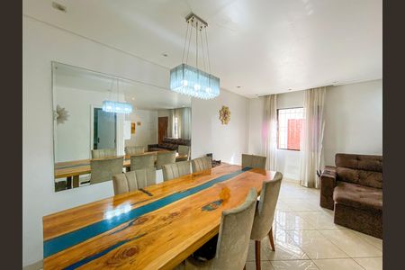 Casa de condomínio à venda com 120m², 3 quartos e 2 vagas Casa de condomínio à venda com 120m², 3 quartos e 2 vagasSala