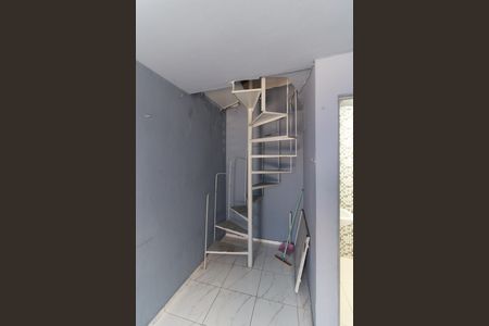 Casa para alugar com 70m², 3 quartos e sem vaga Casa para alugar com 70m², 3 quartos e sem vagaEscada