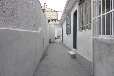 Casa à venda com 159m², 4 quartos e 2 vagasCorredor lateral Casa 1