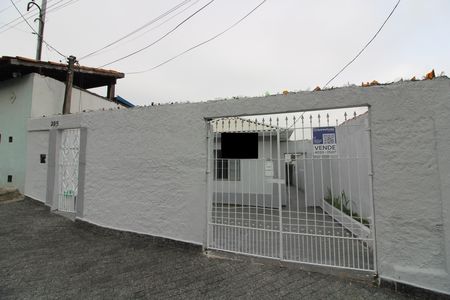 Casa à venda com 159m², 4 quartos e 2 vagasFachada