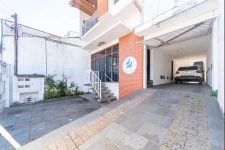 Casa para alugar com 265m², 4 quartos e 3 vagas Casa para alugar com 265m², 4 quartos e 3 vagasGaragem e Quintal Frente