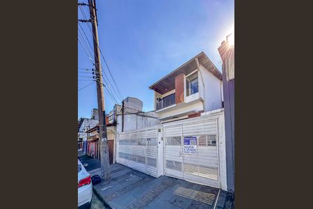 Casa para alugar com 265m², 4 quartos e 3 vagas Casa para alugar com 265m², 4 quartos e 3 vagasFachada