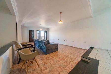 Casa para alugar com 265m², 4 quartos e 3 vagas Casa para alugar com 265m², 4 quartos e 3 vagasSala