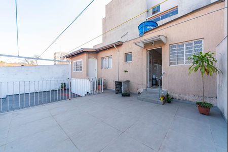 Casa para alugar com 265m², 4 quartos e 3 vagas Casa para alugar com 265m², 4 quartos e 3 vagasQuintal casa 2