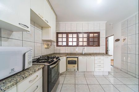 Casa para alugar com 265m², 4 quartos e 3 vagas Casa para alugar com 265m², 4 quartos e 3 vagasCozinha