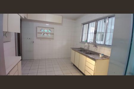 Foto 10 de casa à venda com 3 quartos, 220m² em Vila Dalva, São Paulo