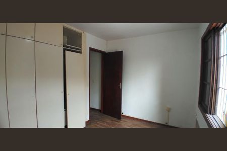 Foto 13 de casa à venda com 3 quartos, 220m² em Vila Dalva, São Paulo