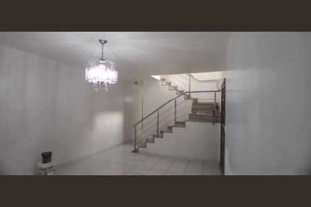 Foto 05 de casa à venda com 3 quartos, 220m² em Vila Dalva, São Paulo
