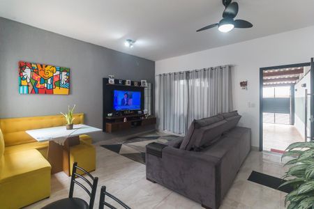 Casa para alugar com 72m², 2 quartos e 2 vagas Casa para alugar com 72m², 2 quartos e 2 vagasSala