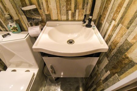 Apartamento à venda com 54m², 2 quartos e 1 vaga Apartamento à venda com 54m², 2 quartos e 1 vagaBanheiro