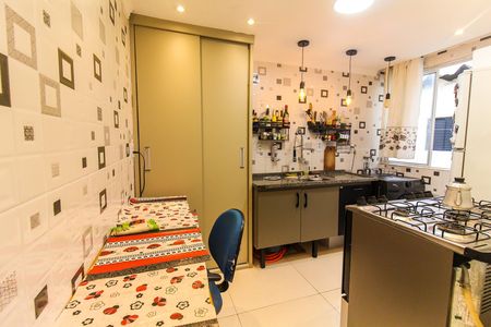 Apartamento à venda com 54m², 2 quartos e 1 vaga Apartamento à venda com 54m², 2 quartos e 1 vagaCozinha e Área de Serviço