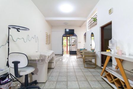 Casa para alugar com 270m², 3 quartos e 2 vagas Casa para alugar com 270m², 3 quartos e 2 vagasSalão