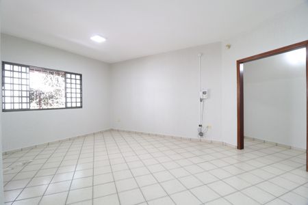 Sala de casa para alugar com 4 quartos, 250m² em Santa Mônica, Uberlândia