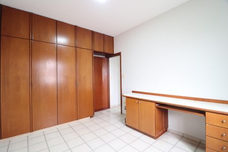 Quarto 1 de casa para alugar com 4 quartos, 250m² em Santa Mônica, Uberlândia