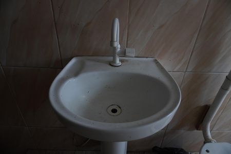 Banheiro de kitnet/studio para alugar com 1 quarto, 92m² em Jardim Etelvina, São Paulo