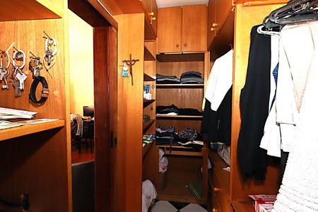 Casa à venda com 300m², 7 quartos e 4 vagasCloset da suíte