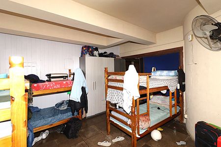 Casa à venda com 300m², 7 quartos e 4 vagasQuarto 