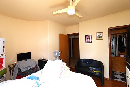 Casa à venda com 300m², 7 quartos e 4 vagasSuíte