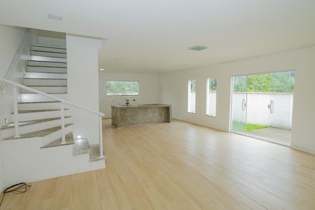 Sala de casa de condomínio para alugar com 3 quartos, 150m² em Guaratiba, Rio de Janeiro