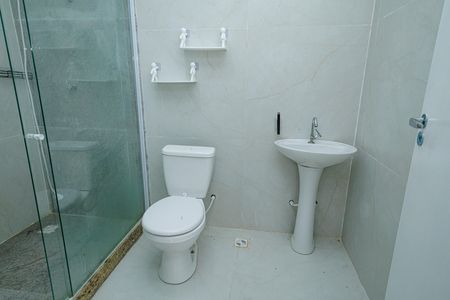 Casa de condomínio para alugar com 150m², 3 quartos e 2 vagas Casa de condomínio para alugar com 150m², 3 quartos e 2 vagasBanheiro da Suíte