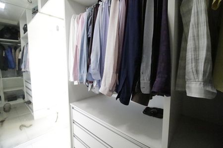 Casa de condomínio à venda com 490m², 4 quartos e 2 vagasCloset da suíte 3