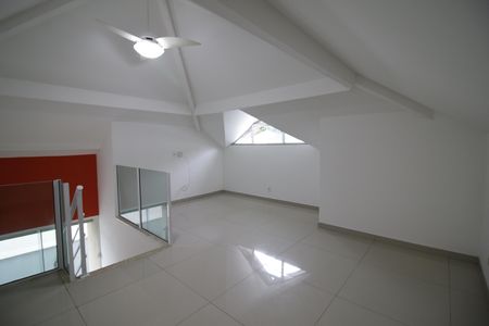 Casa de condomínio à venda com 490m², 4 quartos e 2 vagasSótão 