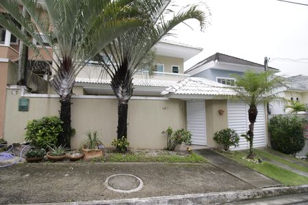 Casa de condomínio à venda com 490m², 4 quartos e 2 vagasFachada
