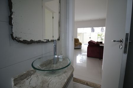 Casa de condomínio à venda com 490m², 4 quartos e 2 vagasBanheiro Social