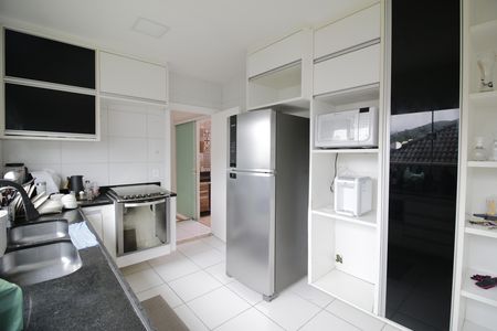 Casa de condomínio à venda com 490m², 4 quartos e 2 vagasCozinha