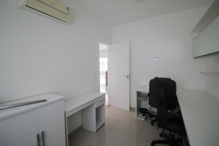 Casa de condomínio à venda com 490m², 4 quartos e 2 vagasEscritório