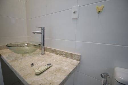 Casa de condomínio à venda com 490m², 4 quartos e 2 vagasBanheiro da Suíte 2