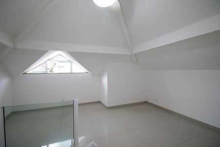 Casa de condomínio à venda com 490m², 4 quartos e 2 vagasSótão 