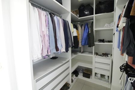 Casa de condomínio à venda com 490m², 4 quartos e 2 vagasCloset da suíte 3