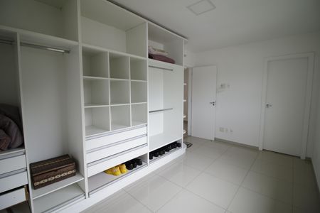 Casa de condomínio à venda com 490m², 4 quartos e 2 vagasSuíte 1 