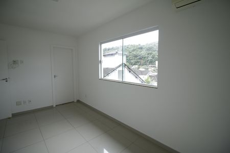 Suíte 1  de casa de condomínio para alugar com 4 quartos, 490m² em Pechincha, Rio de Janeiro