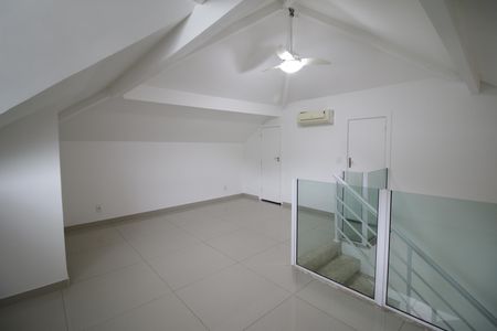 Casa de condomínio à venda com 490m², 4 quartos e 2 vagasSótão 