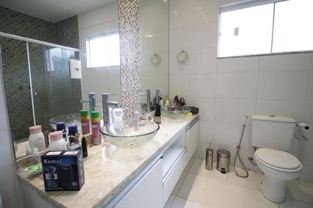Casa de condomínio à venda com 490m², 4 quartos e 2 vagasBanheiro da Suíte 3