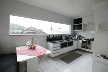 Casa de condomínio à venda com 490m², 4 quartos e 2 vagasCozinha