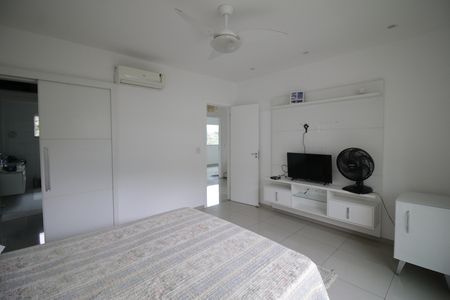 Casa de condomínio à venda com 490m², 4 quartos e 2 vagasSuíte 3